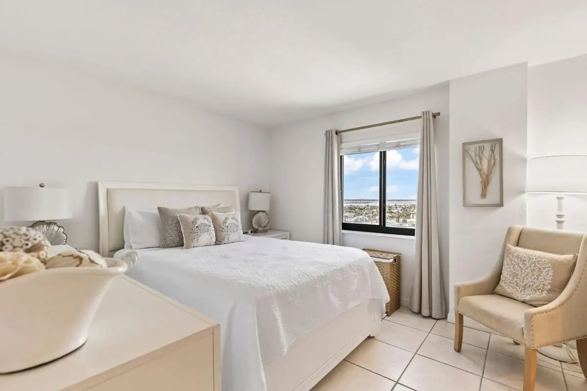 Apartment Coastal Chic Suite At Sunglow Resort By Brightwild Daytona Beach Shores
