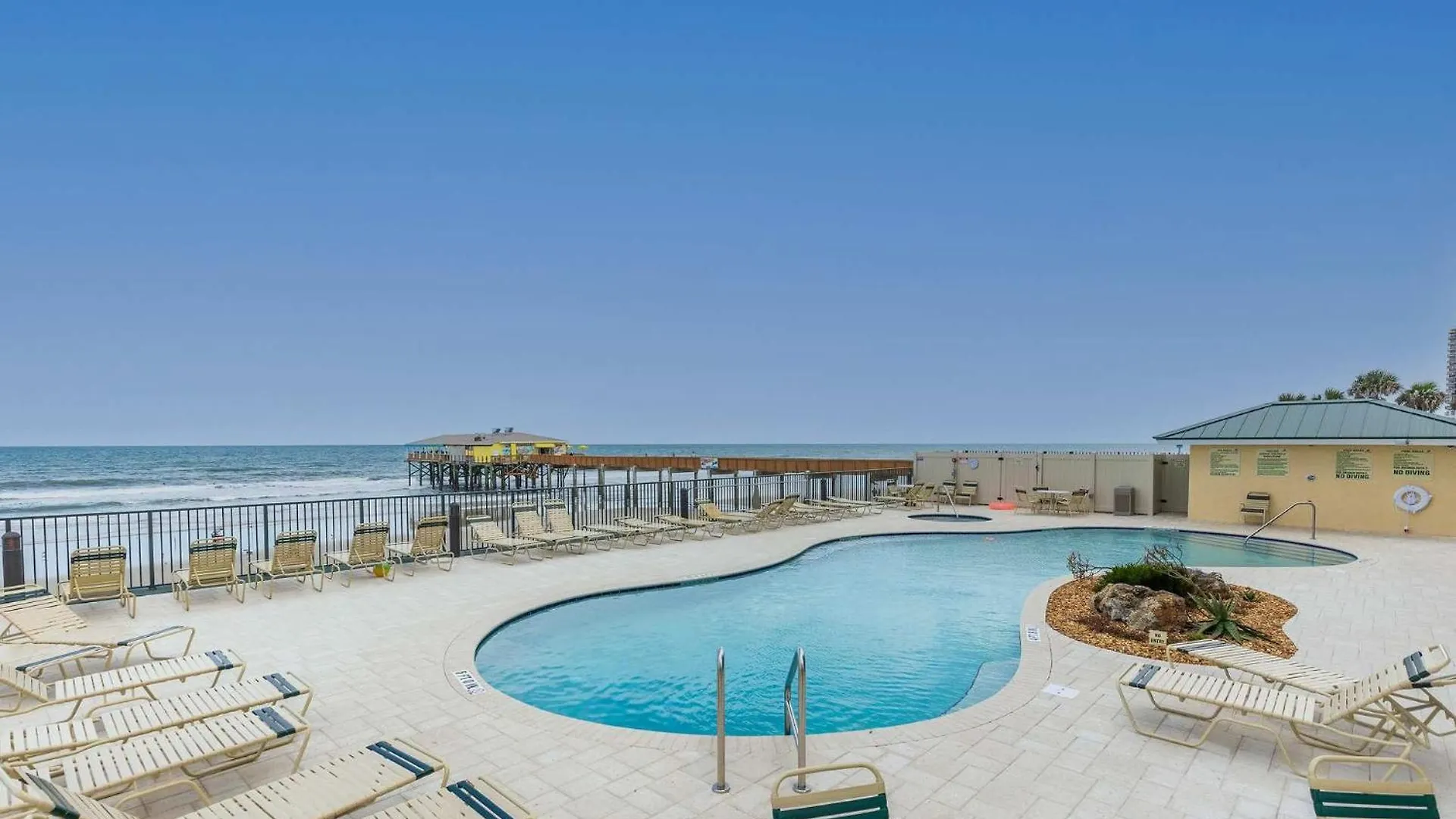 Coastal Chic Suite At Sunglow Resort By Brightwild Daytona Beach Shores