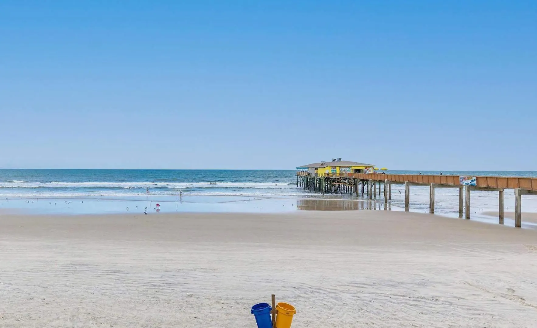 Apartment Coastal Chic Suite At Sunglow Resort By Brightwild Daytona Beach Shores
