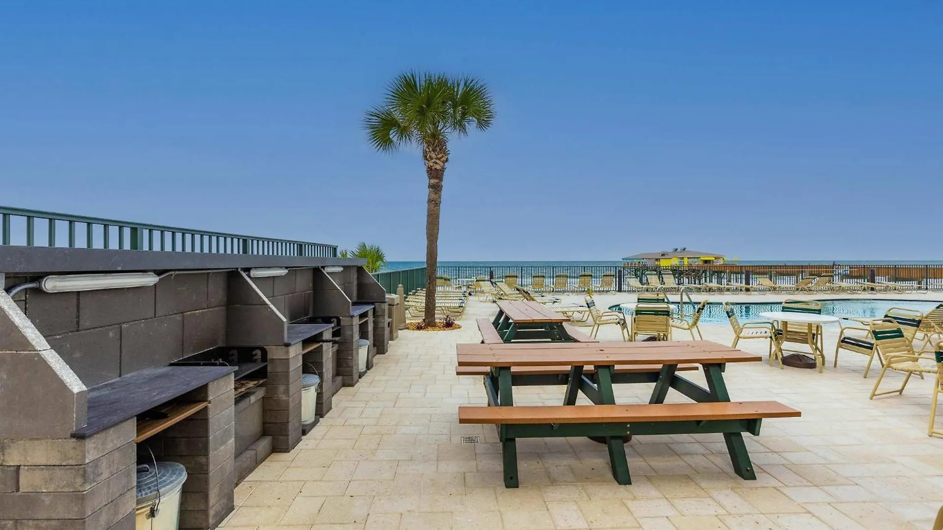 Coastal Chic Suite At Sunglow Resort By Brightwild Daytona Beach Shores Apartment